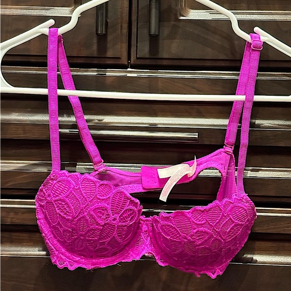 Victoria secret PINK Laced push-up Bra in Vibrant HOT PINK 32A - Picture 1 of 4